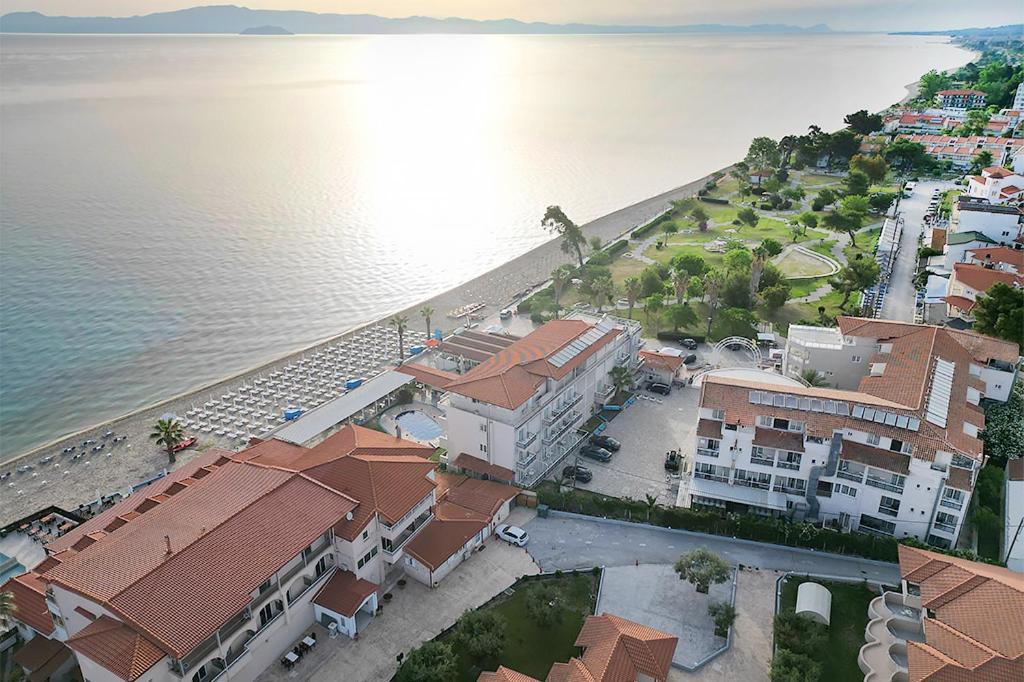 Hanioti Grandotel Hotel Buitenkant foto